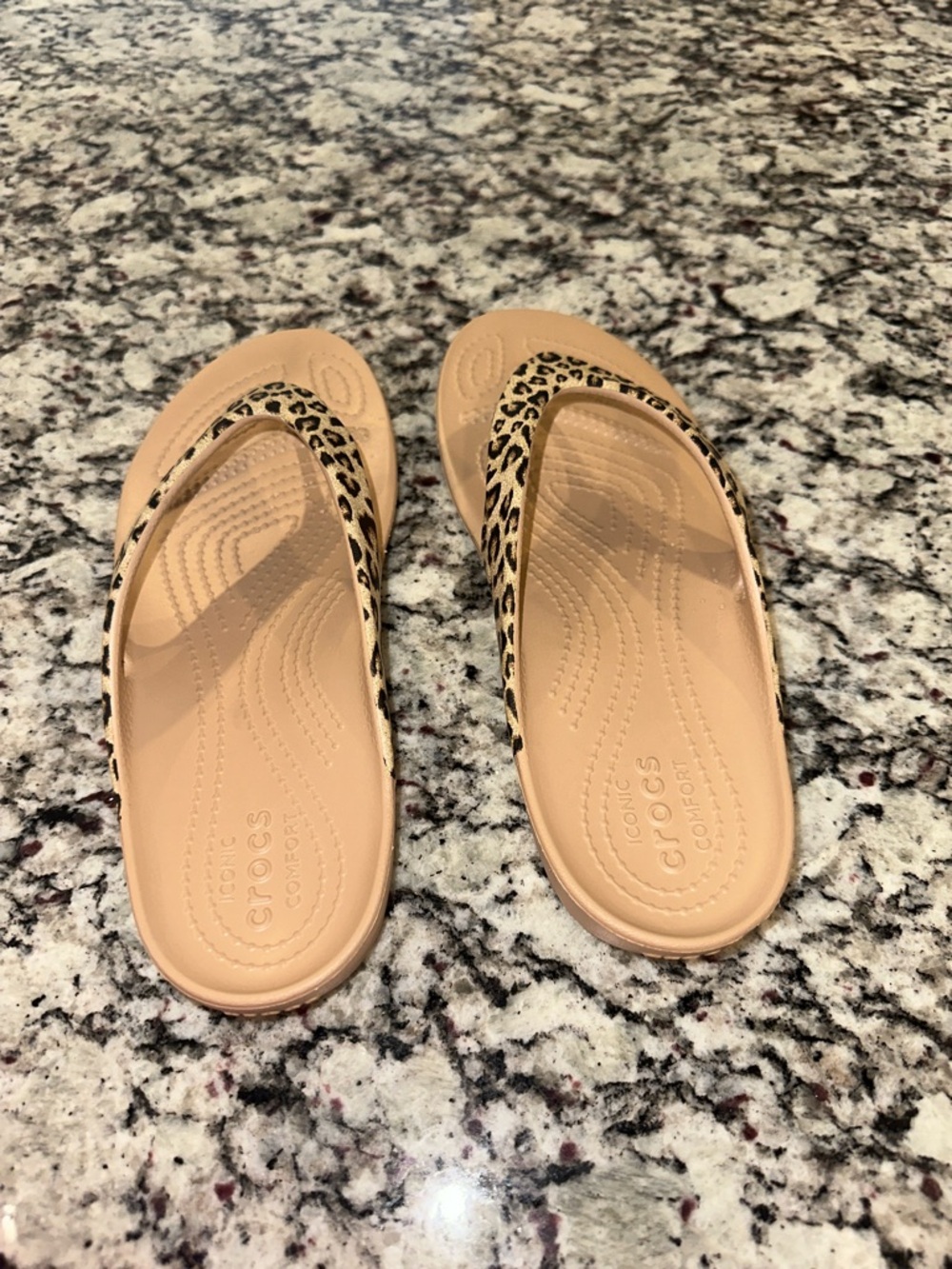 Women Crocs, Size 8 - Picture 2 of 4